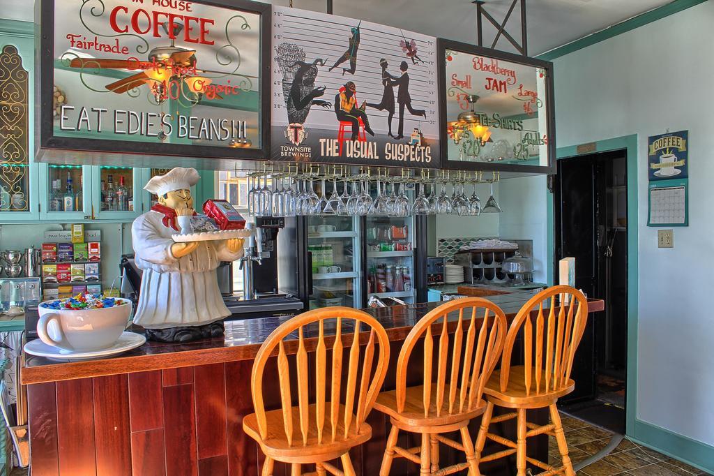 The Old Courthouse Inn Powell River Exteriér fotografie