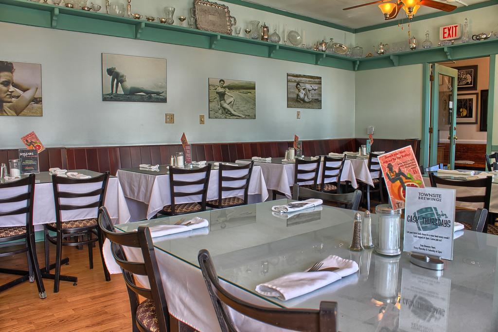 The Old Courthouse Inn Powell River Exteriér fotografie