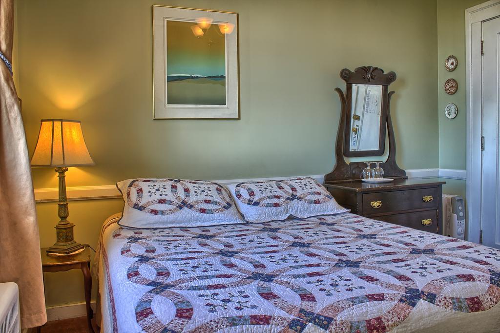 The Old Courthouse Inn Powell River Pokoj fotografie